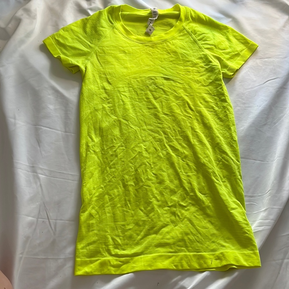 LULULEMON NEON YELLOW SWIFTLY TECH SIZE 4